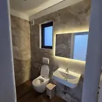 Victoria Houses, Albania بيت ضيافة