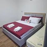 Victoria Houses, Albania فلورا
