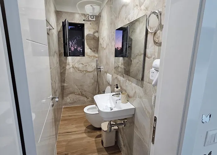 Victoria Houses, Albania Влёра